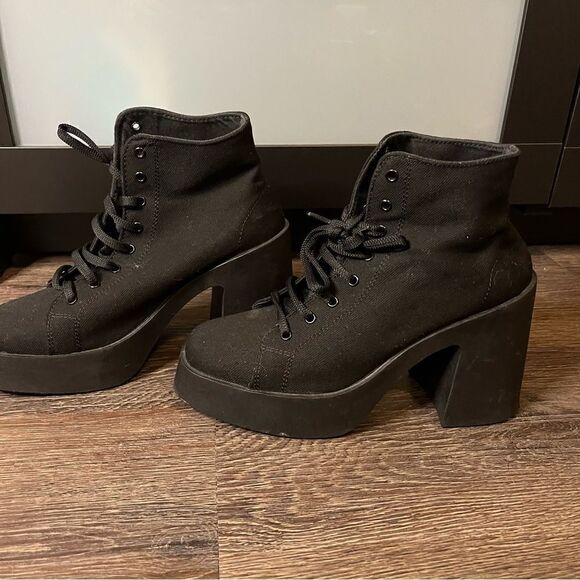 ASOS DESIGN Elevate lace up canvas boot in black - Picture 7 of 15